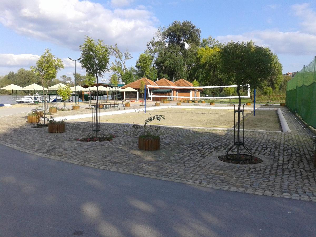 Hotel Marina Oasa Grocka Bagian luar foto