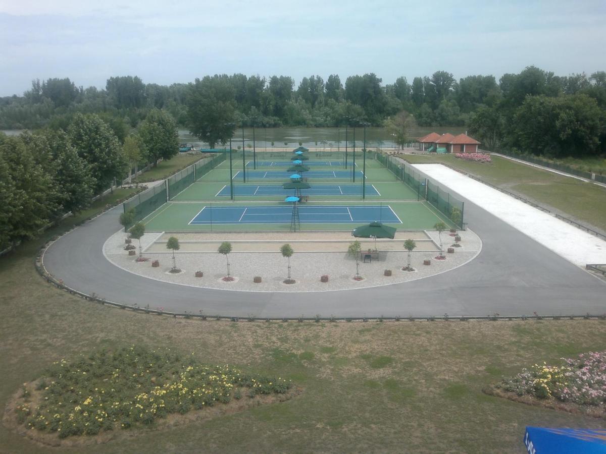 Hotel Marina Oasa Grocka Bagian luar foto