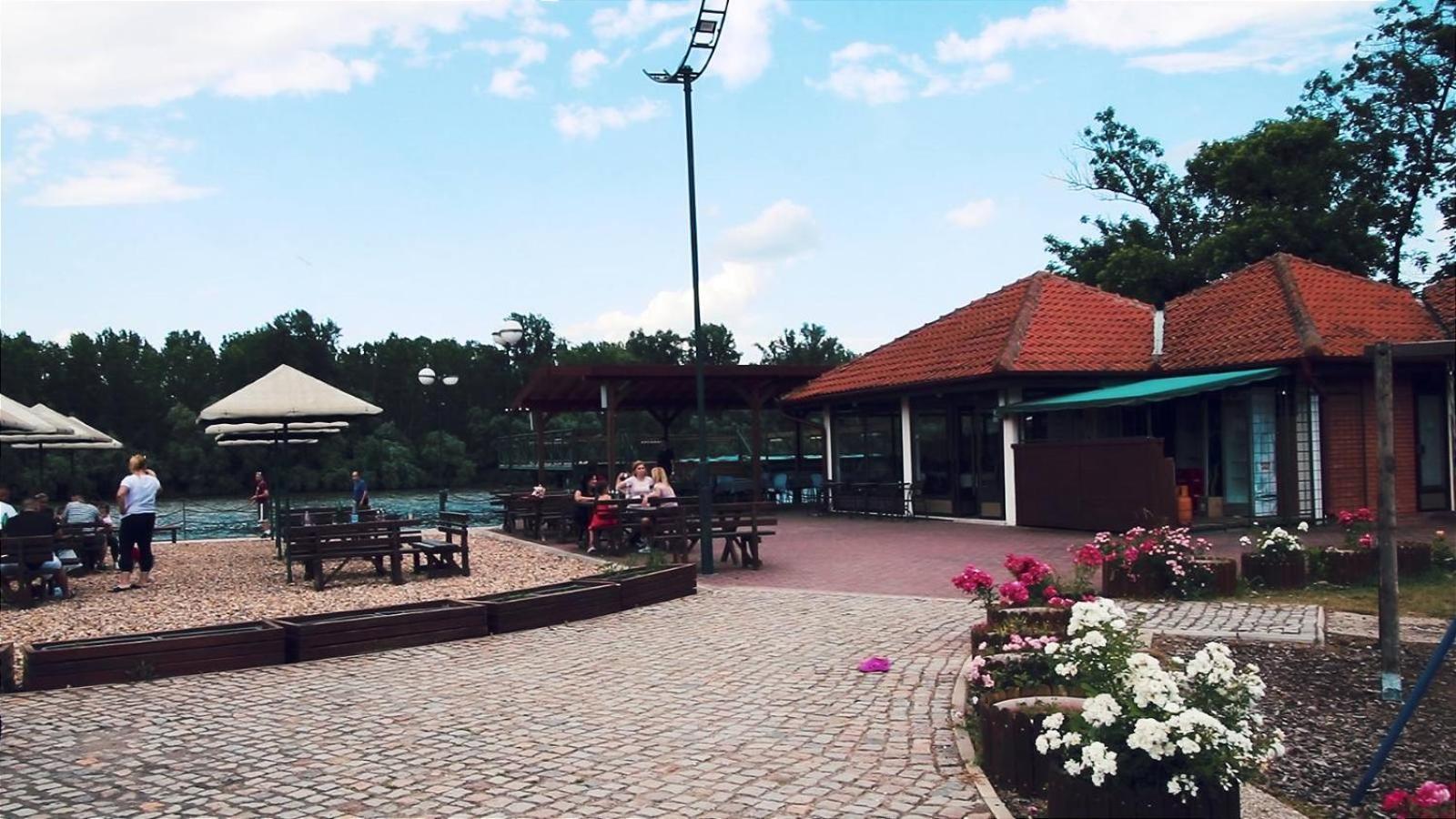 Hotel Marina Oasa Grocka Bagian luar foto