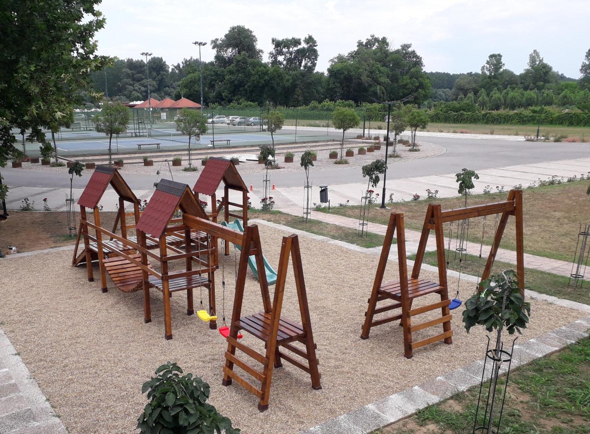 Hotel Marina Oasa Grocka Bagian luar foto