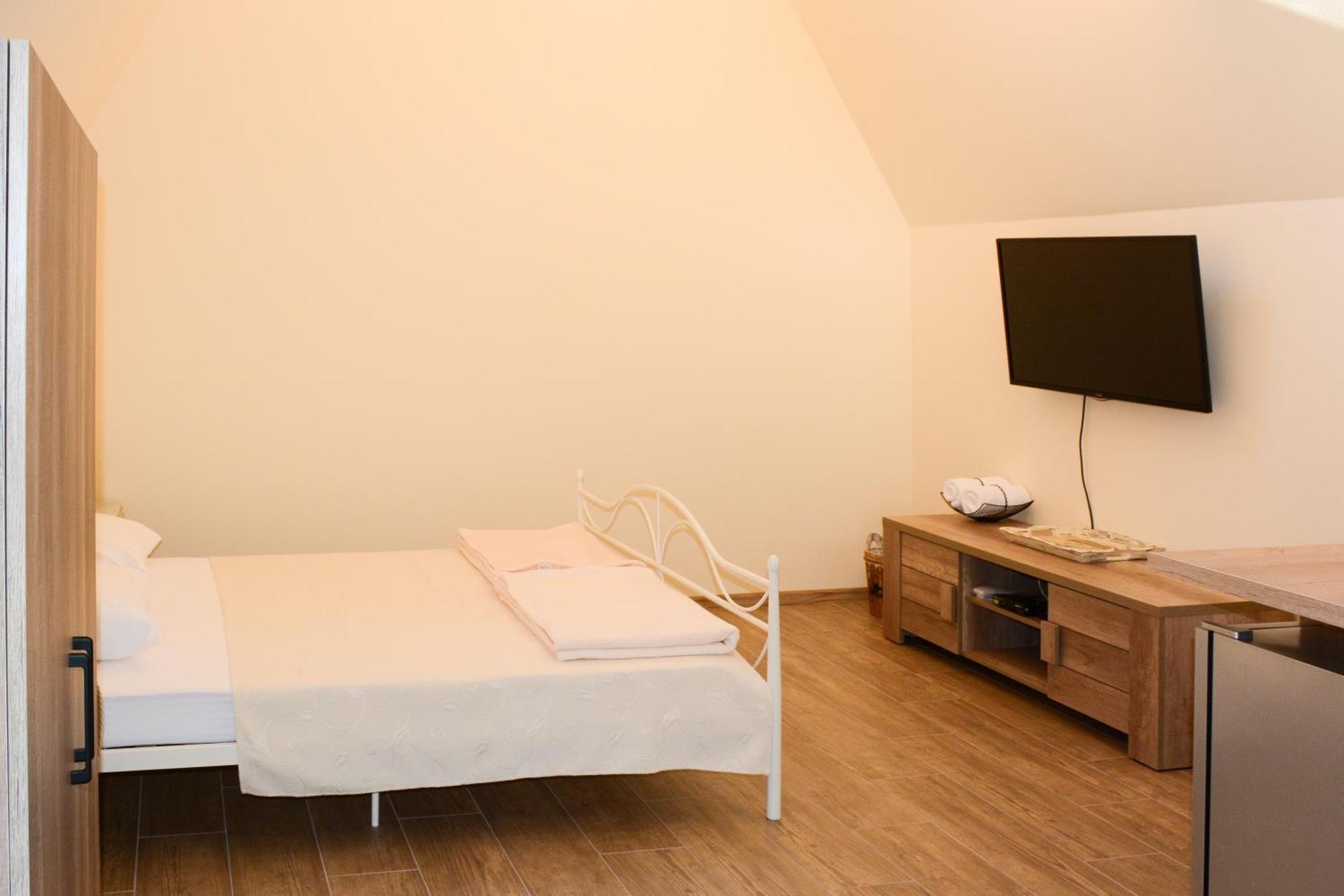 Hotel Marina Oasa Grocka Bagian luar foto